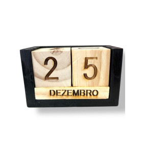 CALENDÁRIO EM MADEIRA